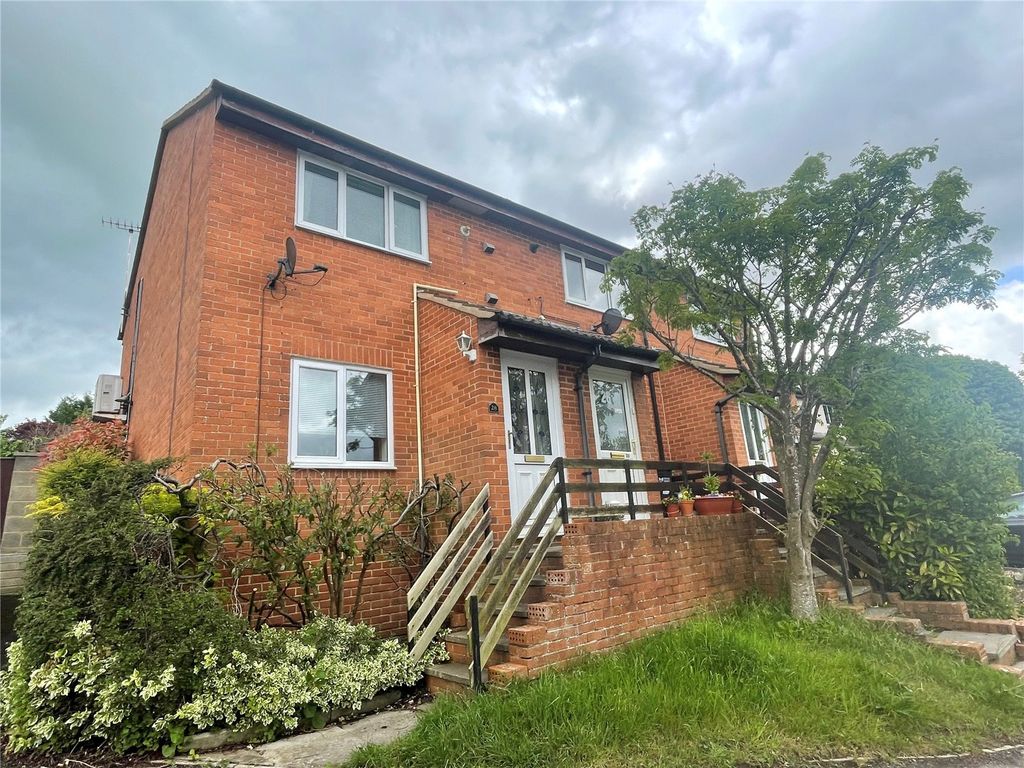 2 bed end terrace house for sale in Ridgemont Road, Stroud