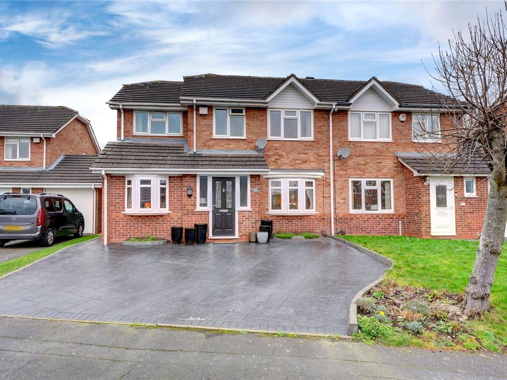4 bed semidetached house for sale in York Close, Bournville