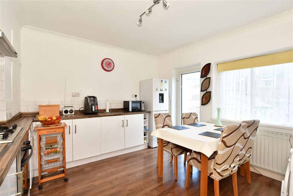 2 bed semidetached bungalow for sale in Upper Dumpton Park Road