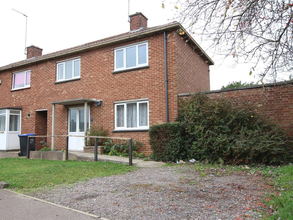 2 bed property to rent in Aynho Crescent, Kingsthorpe, Northampton NN2