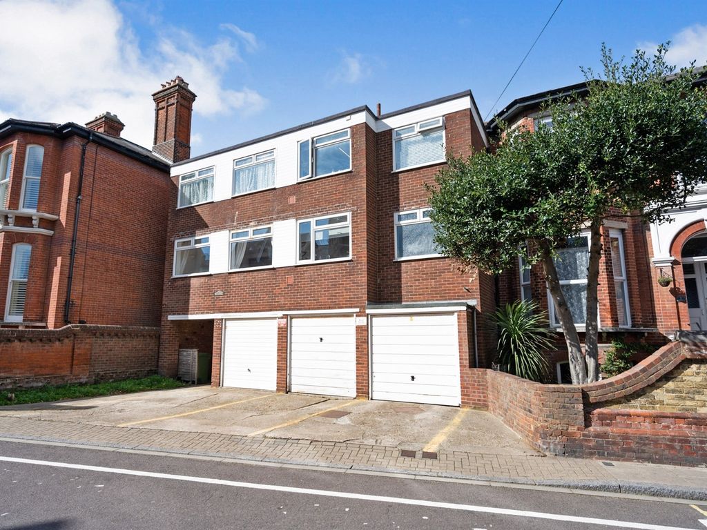 2 bed flat for sale in Florence Road, Southsea PO5 Zoopla