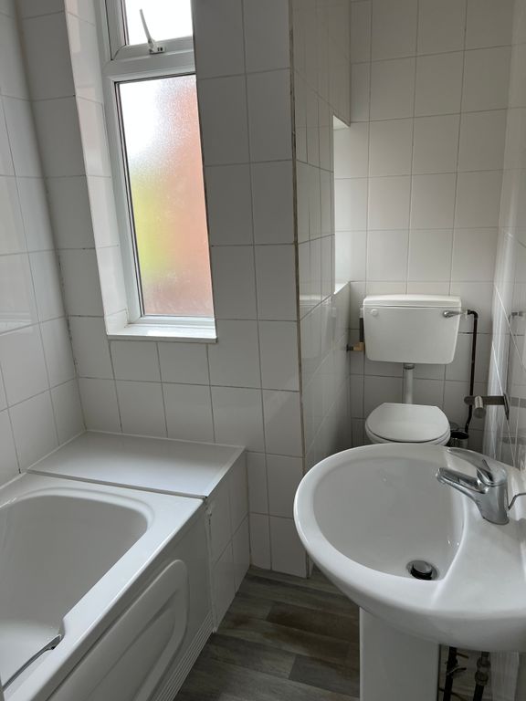 5 bed semidetached house to rent in Granville Road, Fallowfield M14, £