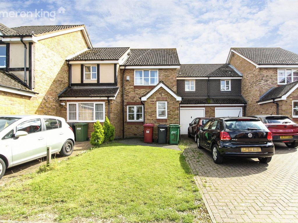 3 bed link detached house for sale in Ferrers Close, Cippenham, Slough SL1, £450,000 Zoopla