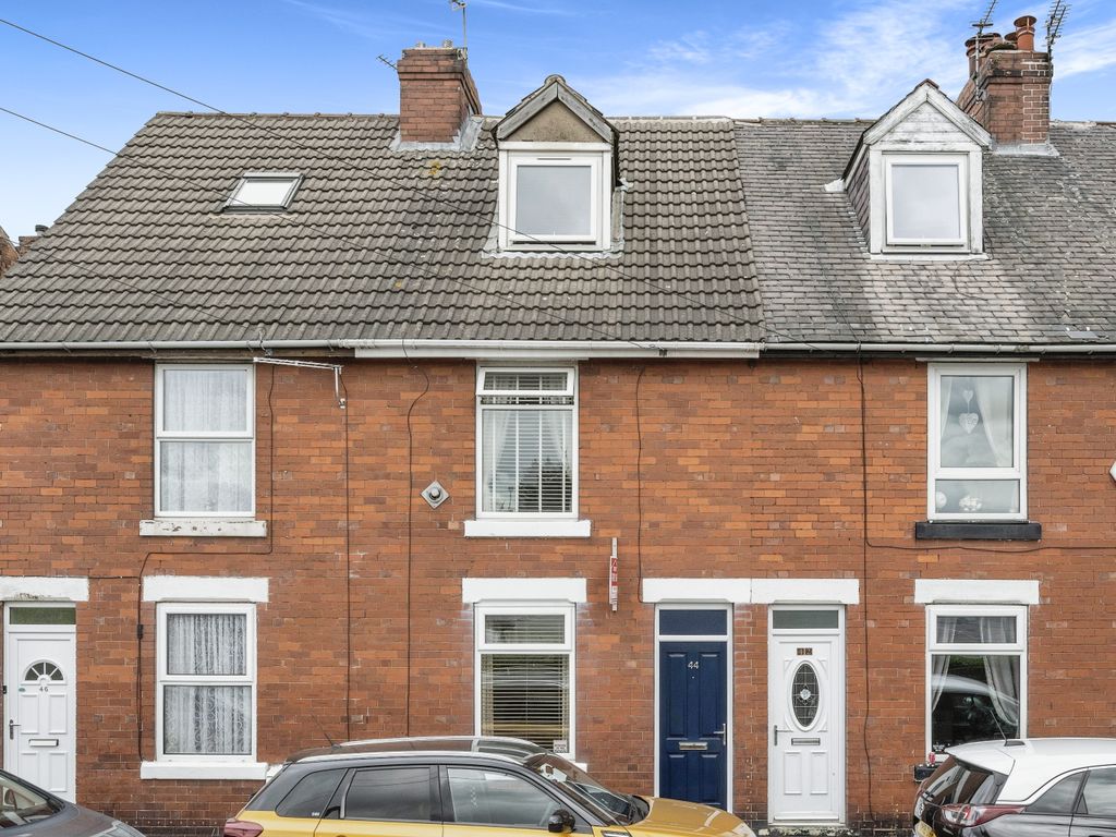 3 bed terraced house for sale in Queens Road, Doncaster DN6, £95,000