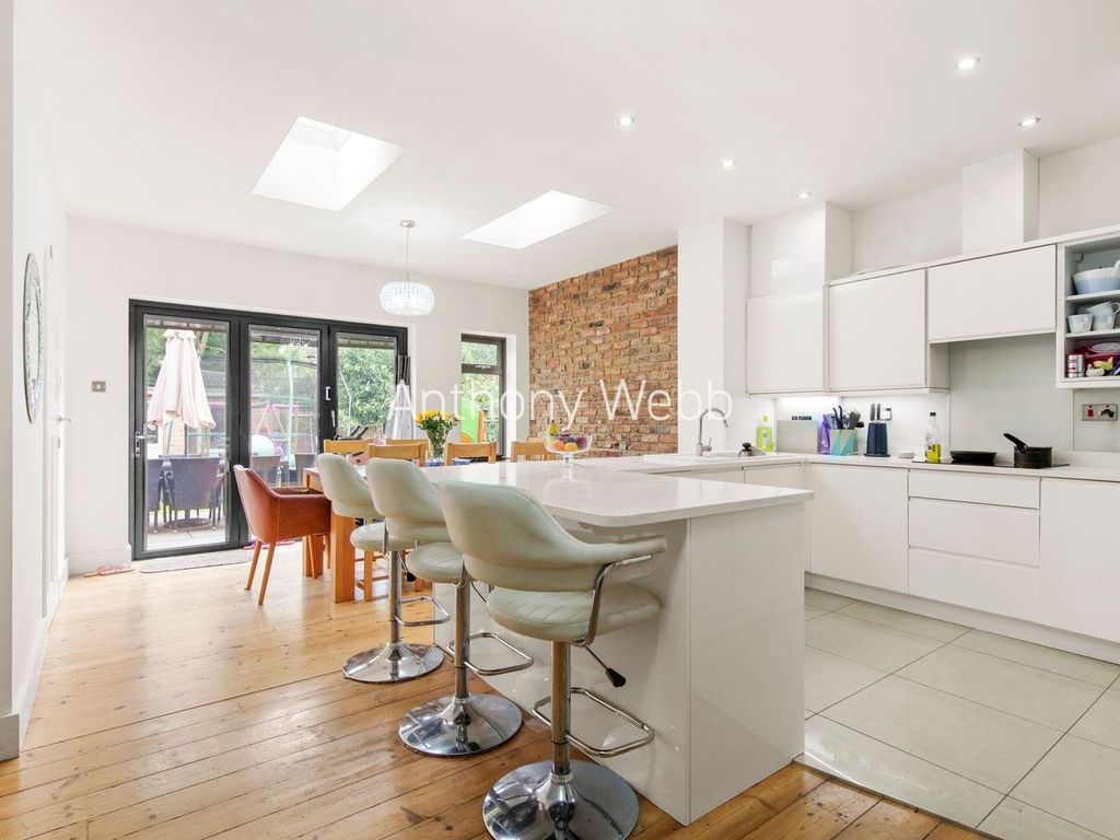 3 bed terraced house for sale in Oaktree Avenue, Palmers Green N13, £