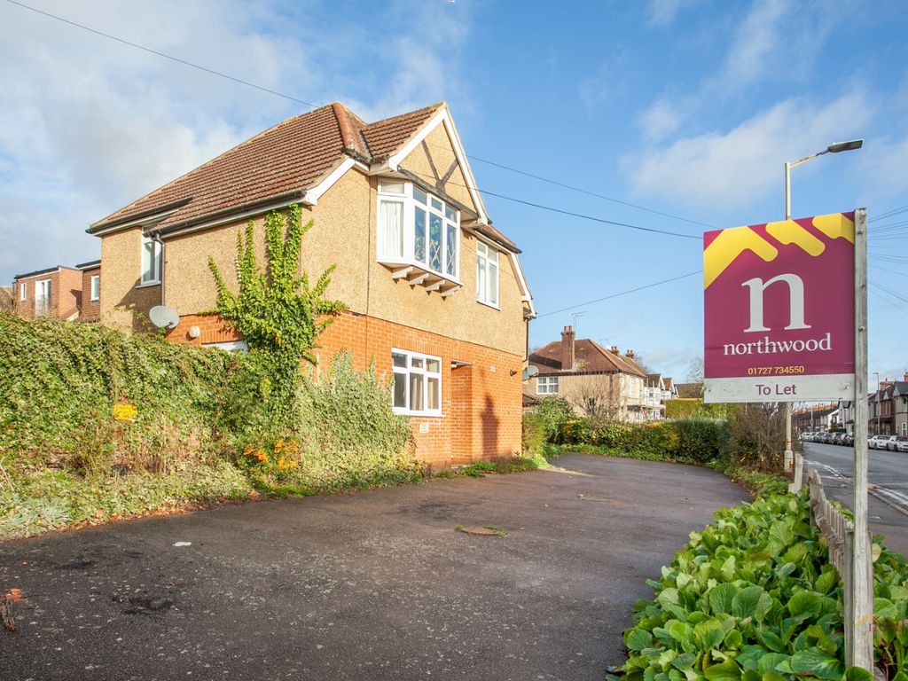 1 bed flat to rent in Sandridge Road, St Albans AL1, £1,150 pcm Zoopla