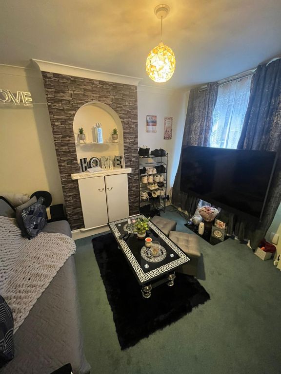 2 bed terraced house for sale in Russell Street, Luton LU1 Zoopla