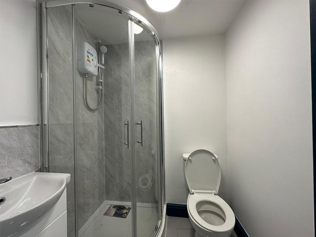 6 bed town house to rent in Grays Road, Slough SL1 Zoopla