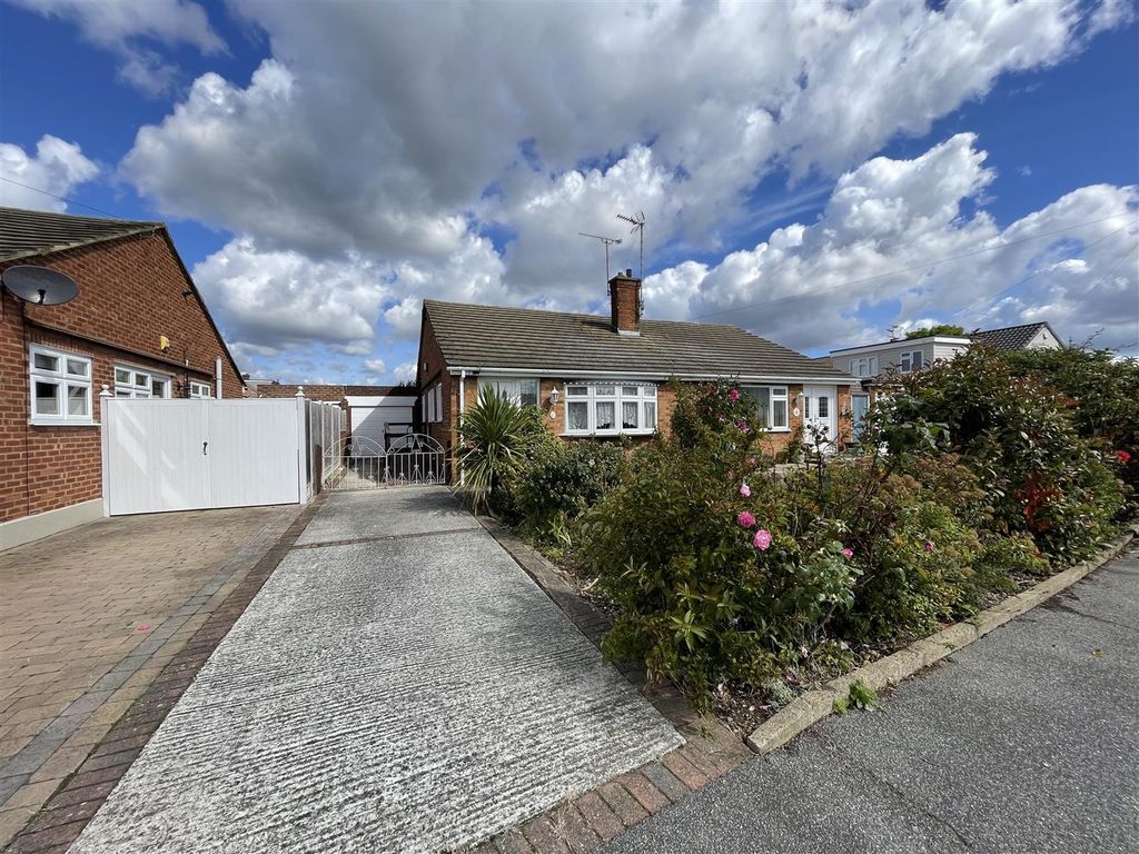 2 bed semidetached bungalow for sale in Weydale, Corringham, Stanford