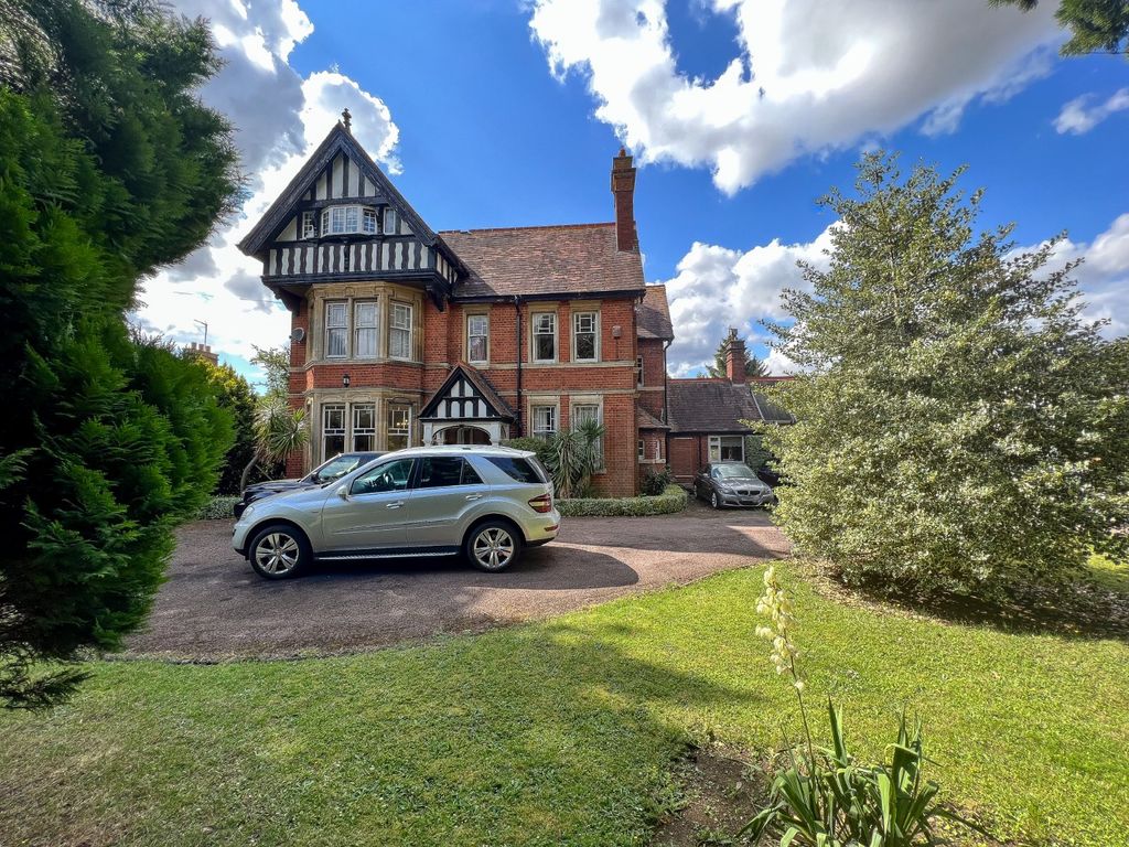 6 bed detached house for sale in The Promenade, Wellingborough NN8, £