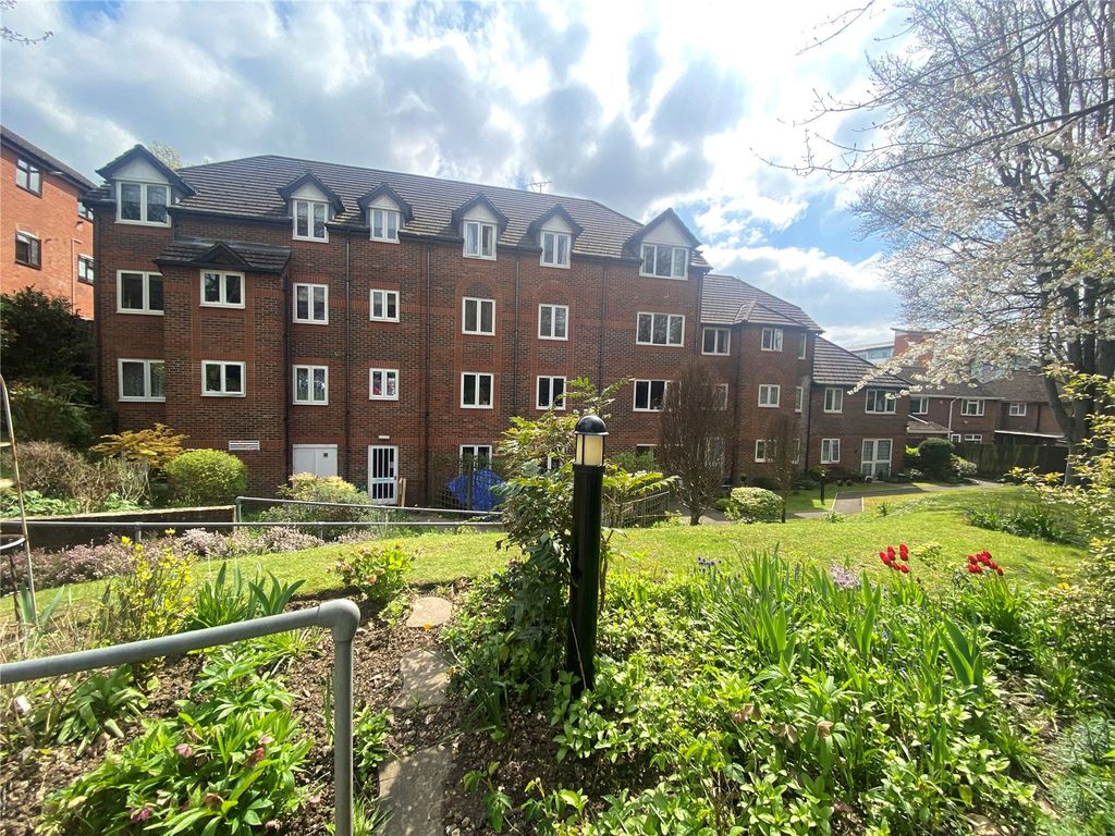 2 bed flat for sale in Clockhouse Road, Farnborough, Hampshire GU14