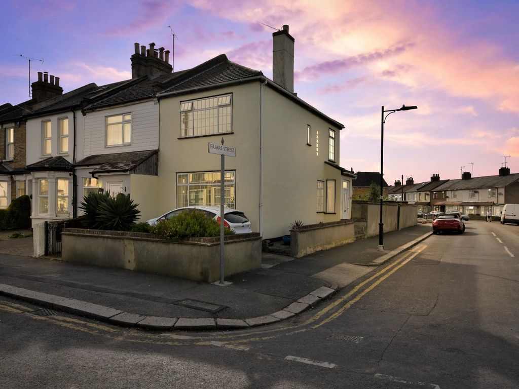 2 bed end terrace house for sale in Wakering Avenue, 'shoebury Village