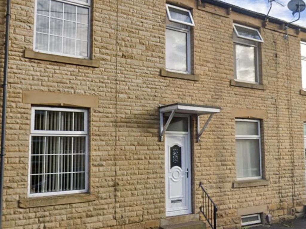 3 bed terraced house to rent in Kertland Street, Dewsbury WF12, £725