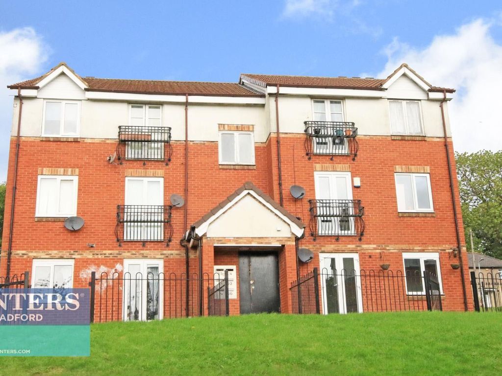 2 bed flat for sale in Mallard Court, Allerton, Bradford BD8, £50,000