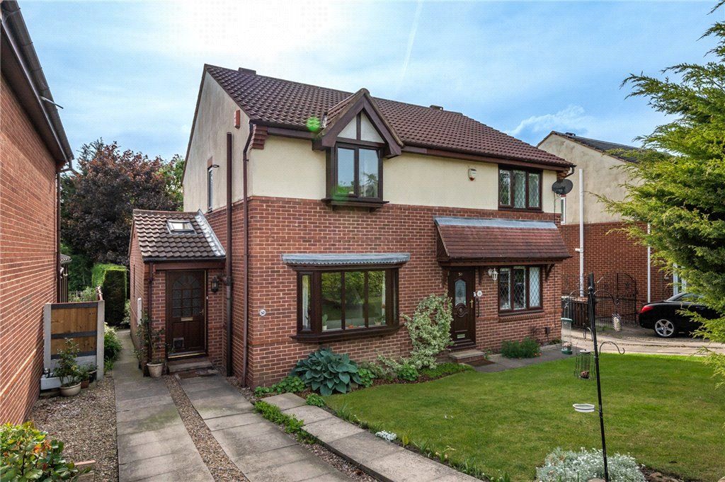 3 bed semidetached house for sale in Thirlmere Close, Beeston, Leeds