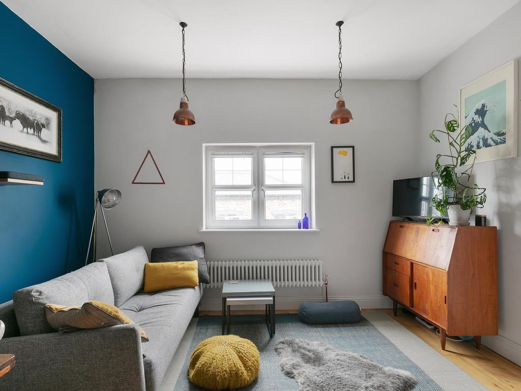 1 bed flat for sale in Coleman Road, Camberwell, London SE5, £340,000