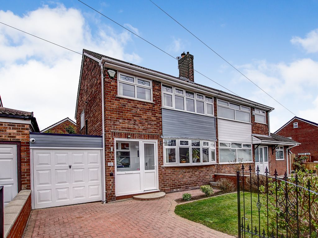 3 bed semidetached house for sale in Lambourn Avenue, Cronton, Widnes