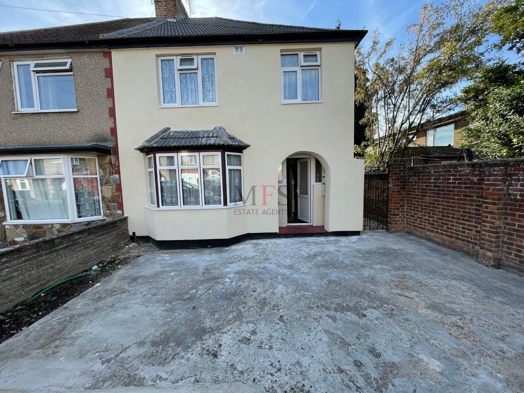3 bed semidetached house for sale in Black Rod Close, Hayes UB3, £