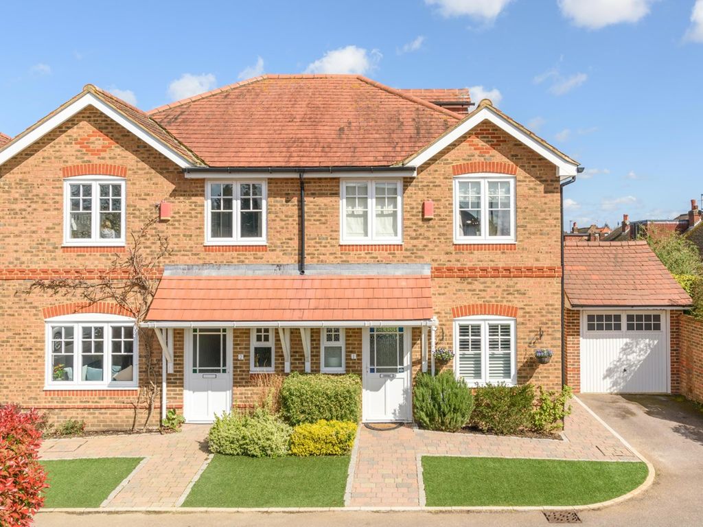 4 bed semidetached house for sale in Hutton Close, Hersham Village