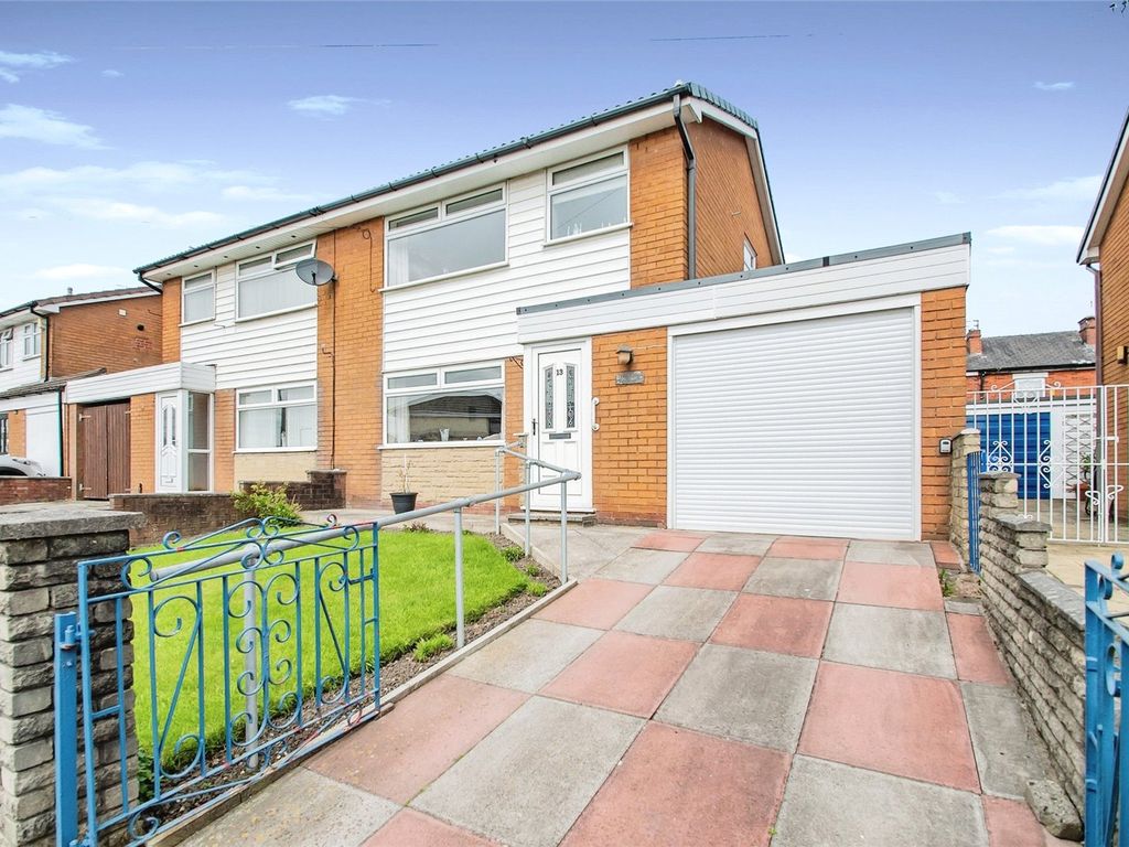 3 bed semidetached house for sale in Lea Field Close, Radcliffe