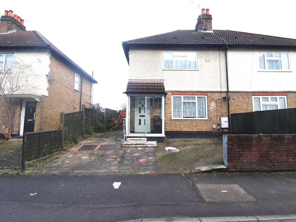 2 bed semidetached house to rent in Chippendale Waye, Uxbridge UB8, £