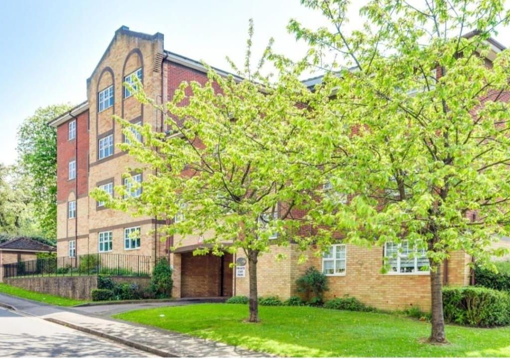 Knights Field, Luton LU2  