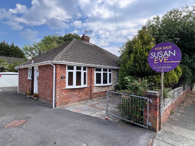 2 bed semidetached bungalow for sale in Trunnah Gardens, Thornton