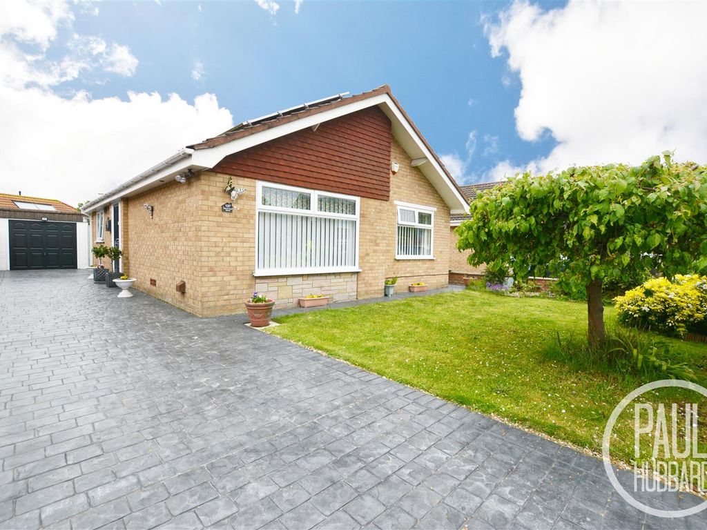 2 bed detached bungalow for sale in Crestview Drive, Lowestoft NR32