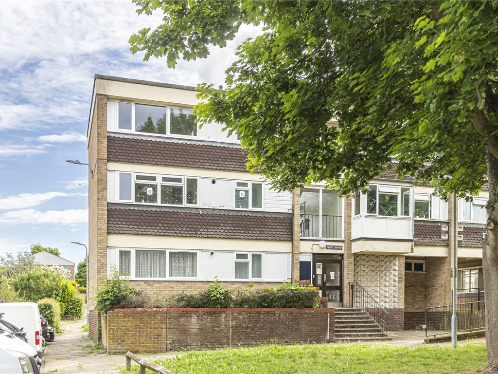 Livingstone Walk, Grovehill, Hemel Hempstead, Herts HP2