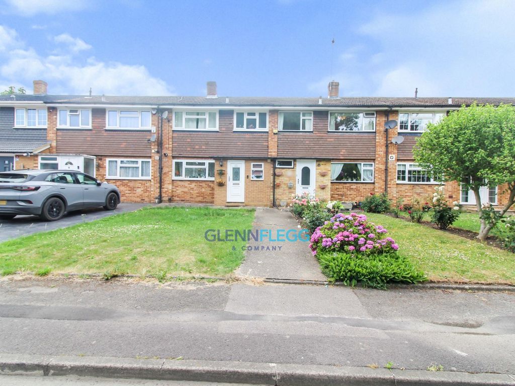 3 bed terraced house for sale in Springate Field, Langley, Slough SL3