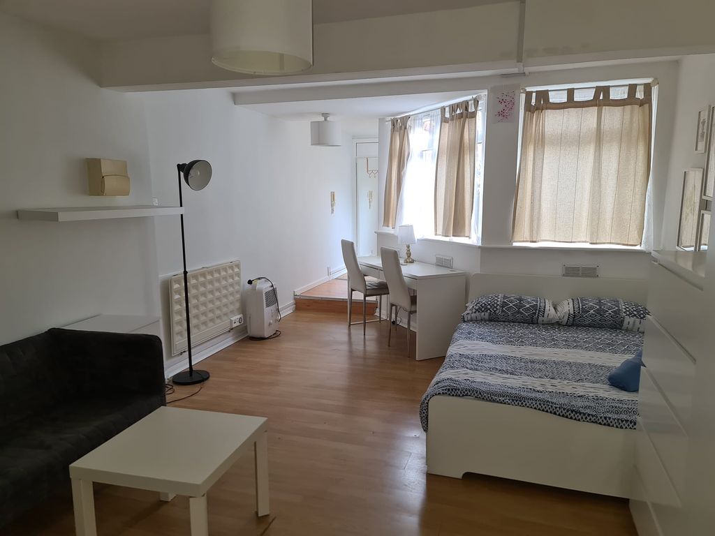 Studio to rent in Anson Road, Willesden Green NW2, £1,120 pcm Zoopla
