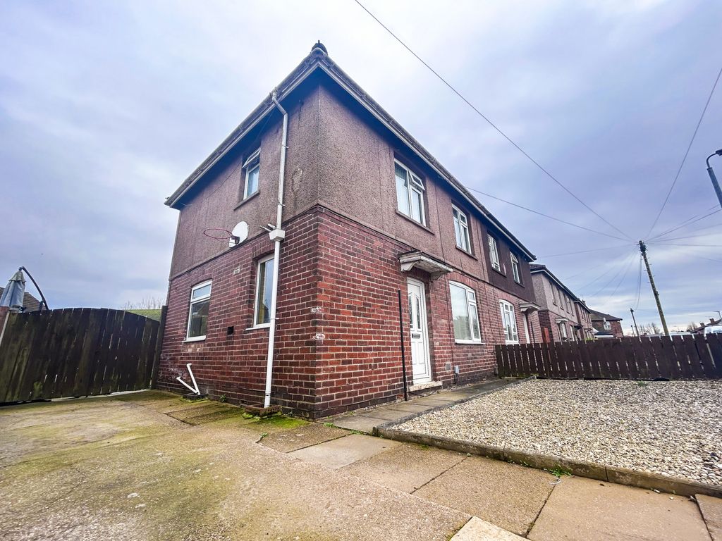 3 bed semidetached house for sale in Barnes Crescent, Scunthorpe DN15