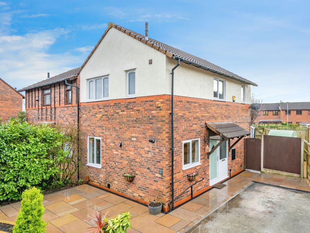 3 bed semidetached house for sale in Woolmer Close, Birchwood