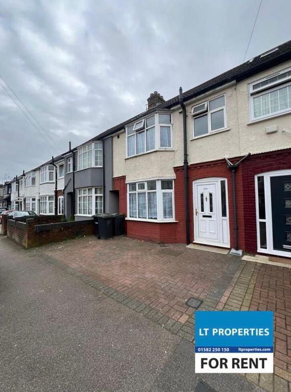 3 bed terraced house to rent in Connaught Road, Luton LU4, £1,600 pcm Zoopla