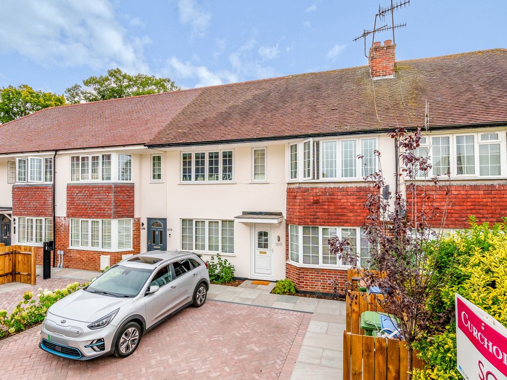 2 bed flat for sale in Castleview Road, Weybridge KT13, £375,000 Zoopla