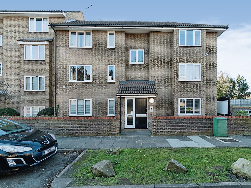 Studio for sale in Swift Court, Westmoreland Drive, Sutton SM2 Zoopla