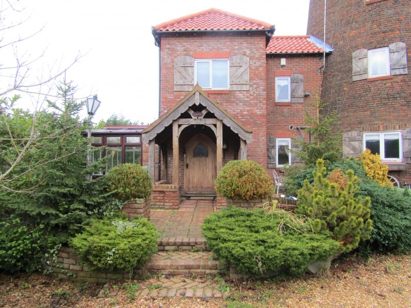 4 bed detached house to rent in Peterborough Road, Stanground