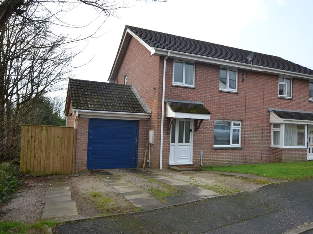 3 bed semidetached house for sale in Rossett Gardens, Bodmin, Cornwall