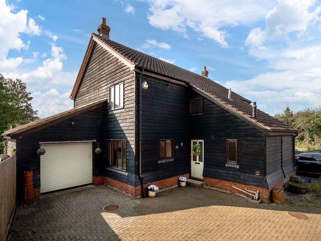 3 bed semidetached house to rent in Nightingale Close, Bassingbourn