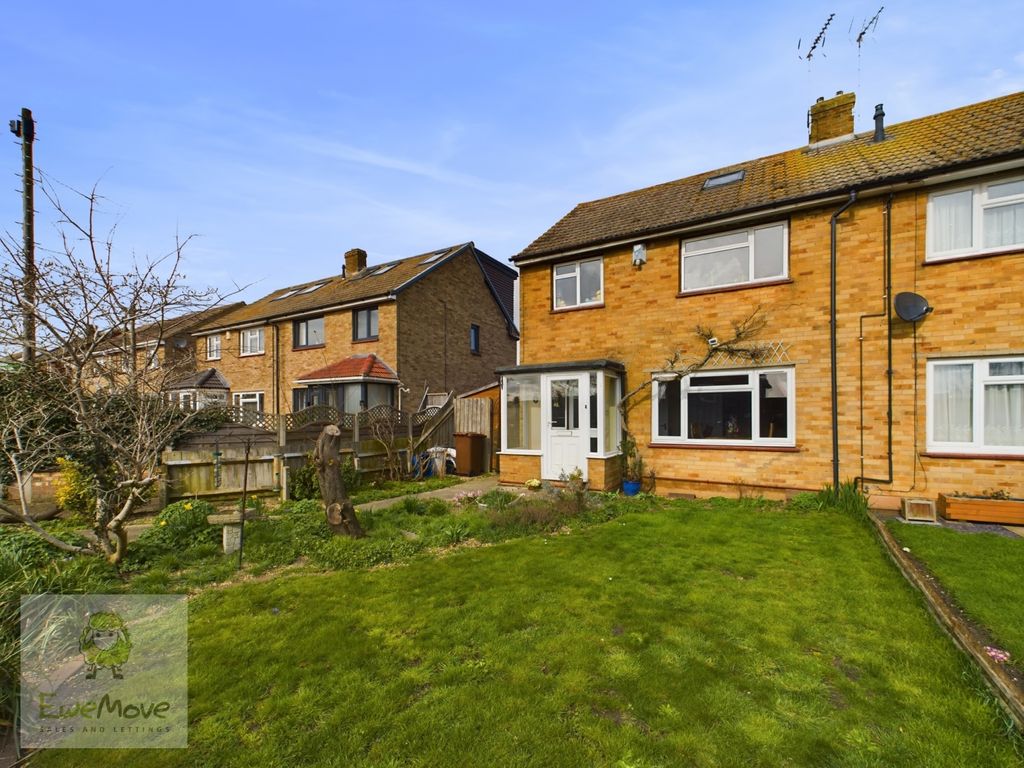 4 bed end terrace house for sale in New Road, Cliffe, Rochester 7 ME3