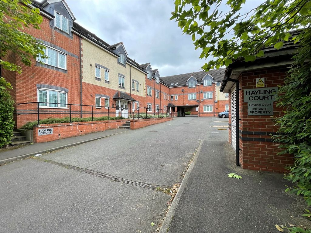 2 bed flat for sale in Lichfield Road, Shelfield, Walsall, West
