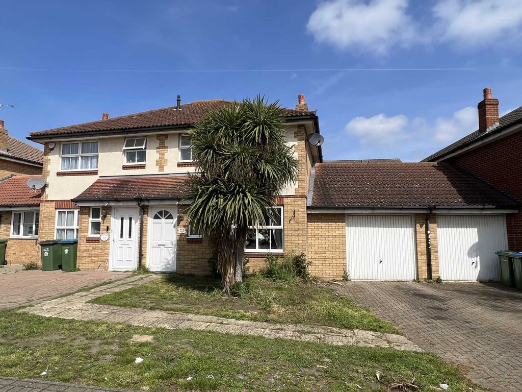 3 bed property for sale in Ware Point Drive, Thamesmead, London SE28