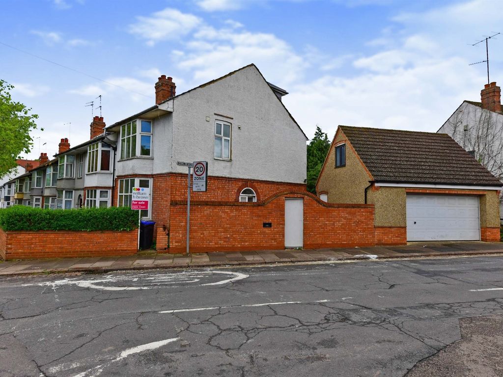 4 bed end terrace house for sale in Kingsthorpe Grove, Kingsthorpe
