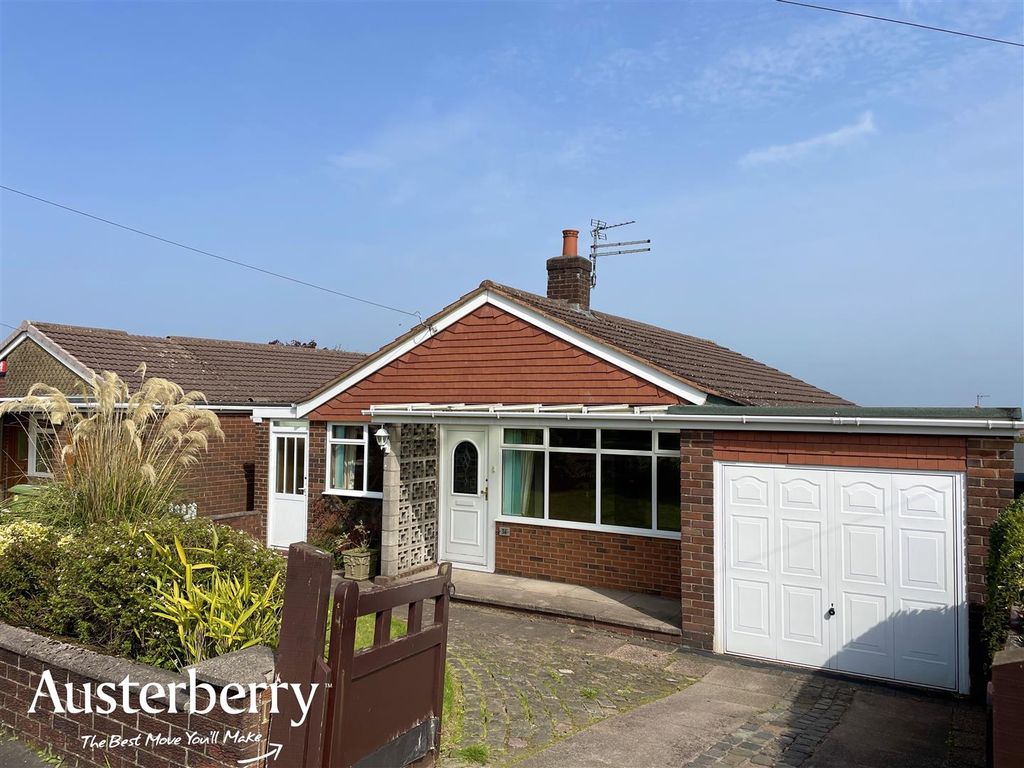 3 bed detached bungalow for sale in Woodside Drive, Meir Heath, Stoke