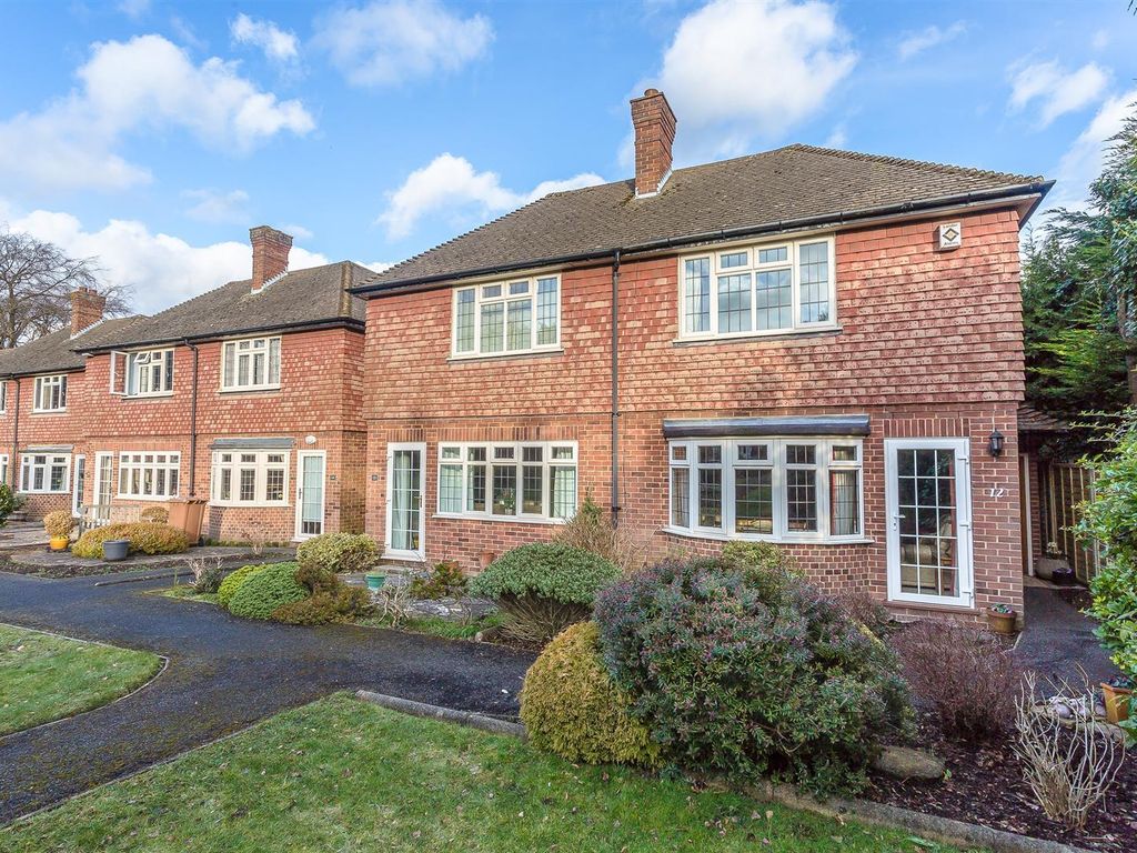 3 bed semidetached house for sale in Winkworth Place, Banstead SM7, £