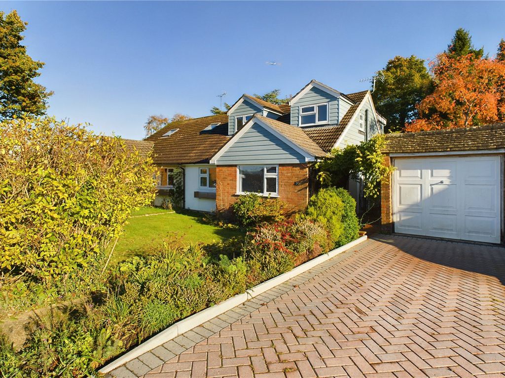 4 bed bungalow for sale in Beacon Hill, Dormansland, Lingfield, Surrey
