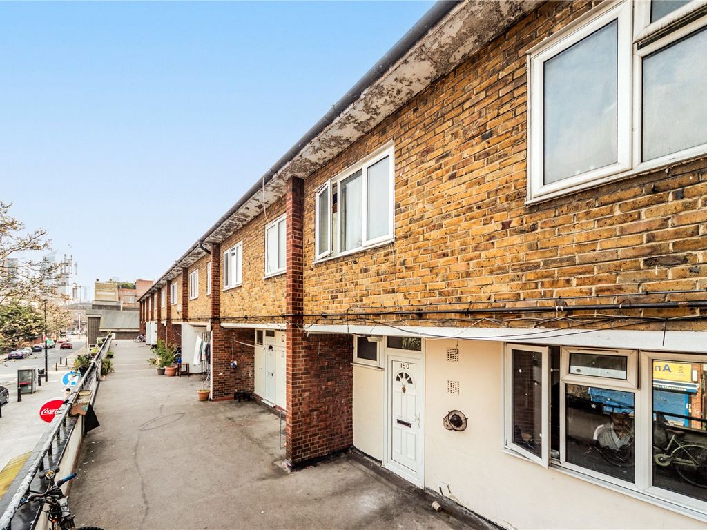 4 bed for sale in Salmon Lane, Limehouse, London E14, £