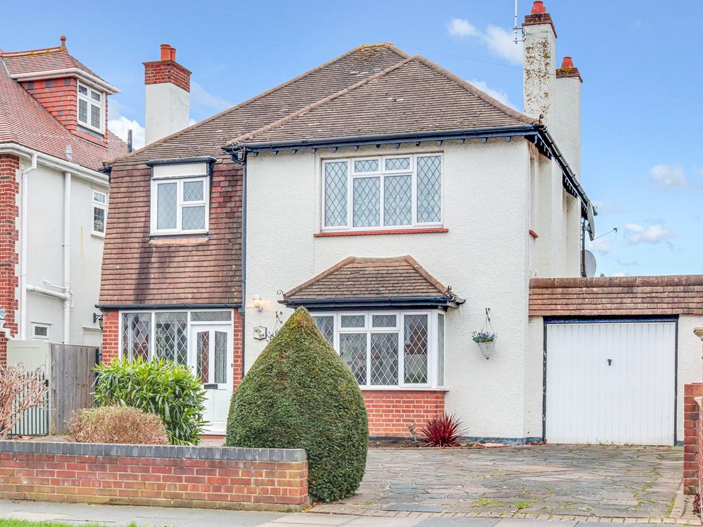 3 bed detached house for sale in The Broadway, Thorpe Bay SS1, £750,000