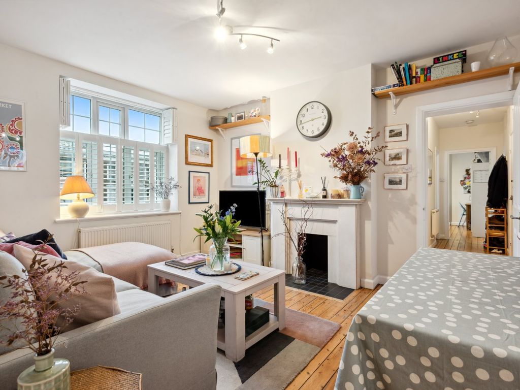2 bed flat for sale in Clapham Park Road, London SW4, £425,000 Zoopla