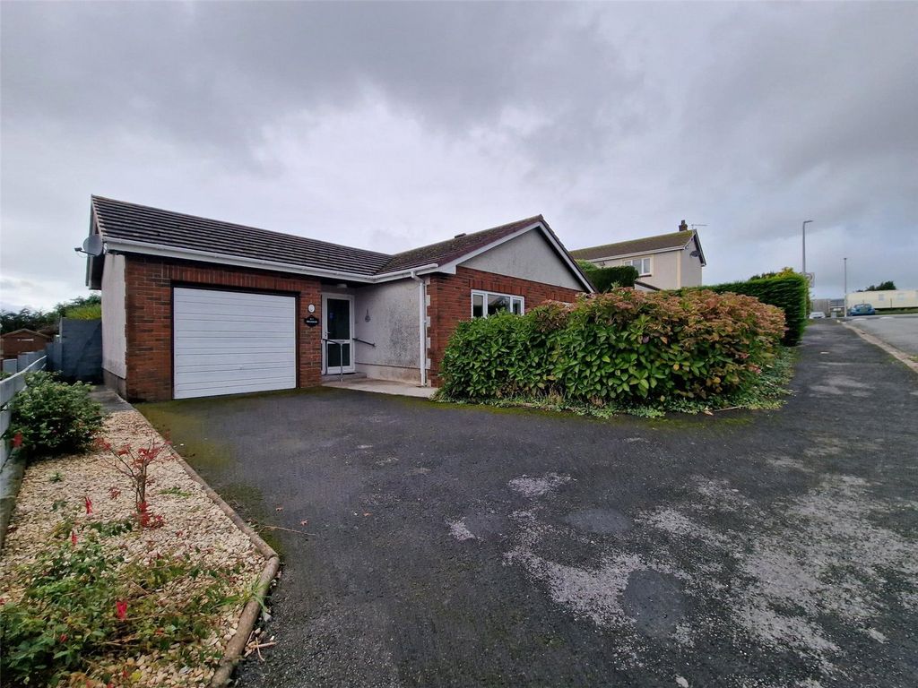 4 bed bungalow for sale in Finch Close, Pembroke Dock, Pembrokeshire